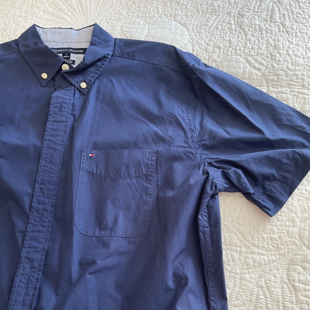 Tommy Hilfiger Short Sleeves Shirt in Navy Blue. Almost new